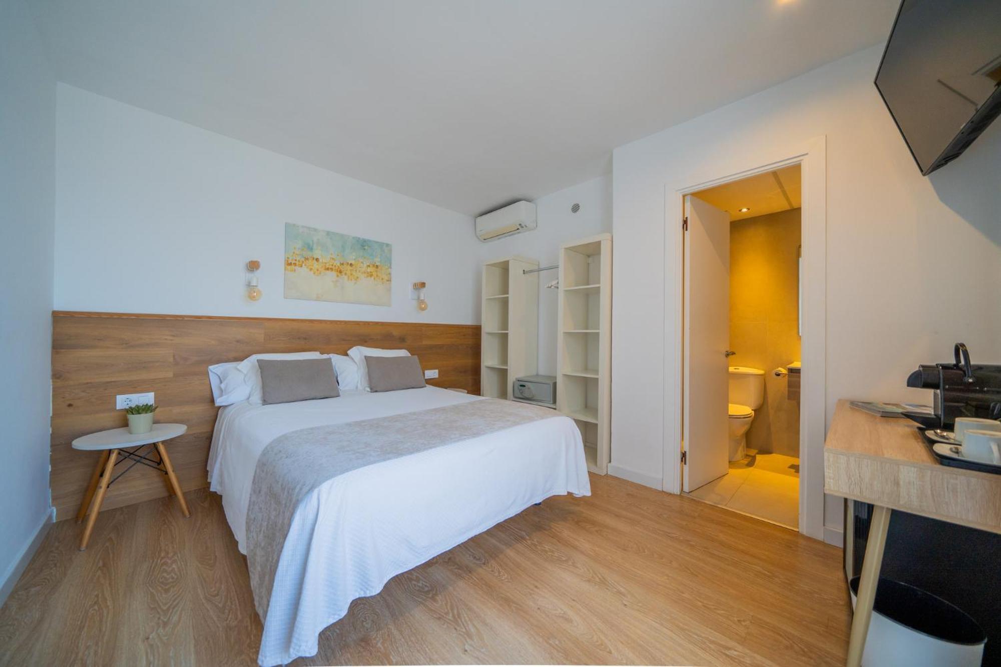 Hostal Menurka Ciutadella  Eksteriør billede